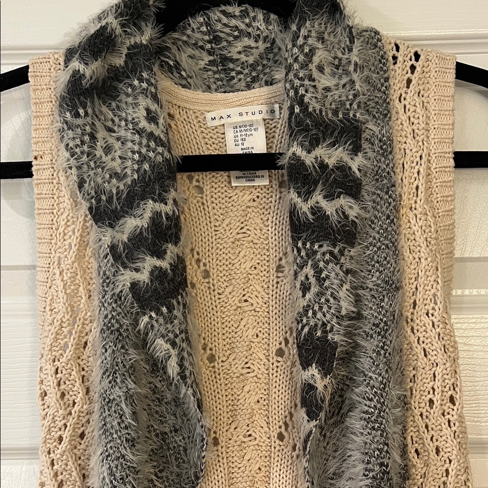 Max Studio Textured Knit Vest in Cream and Gray